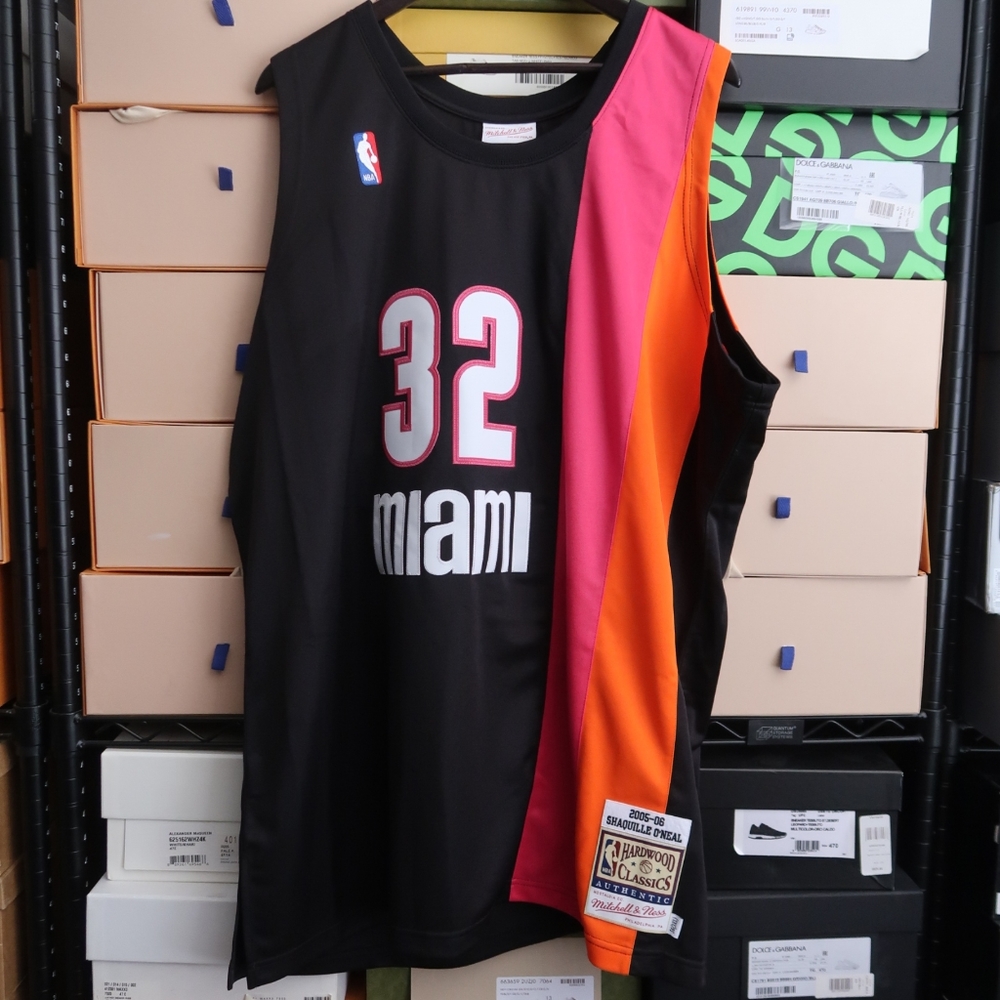 Miami Heat 05-06 Alternate Jersey Mitchell & Ness Authentic